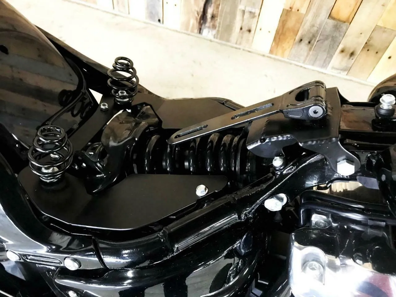 2018-2025 Harley Softail 11x16" Black Spring Seat P-Pad Conversion Mounting Kit bc