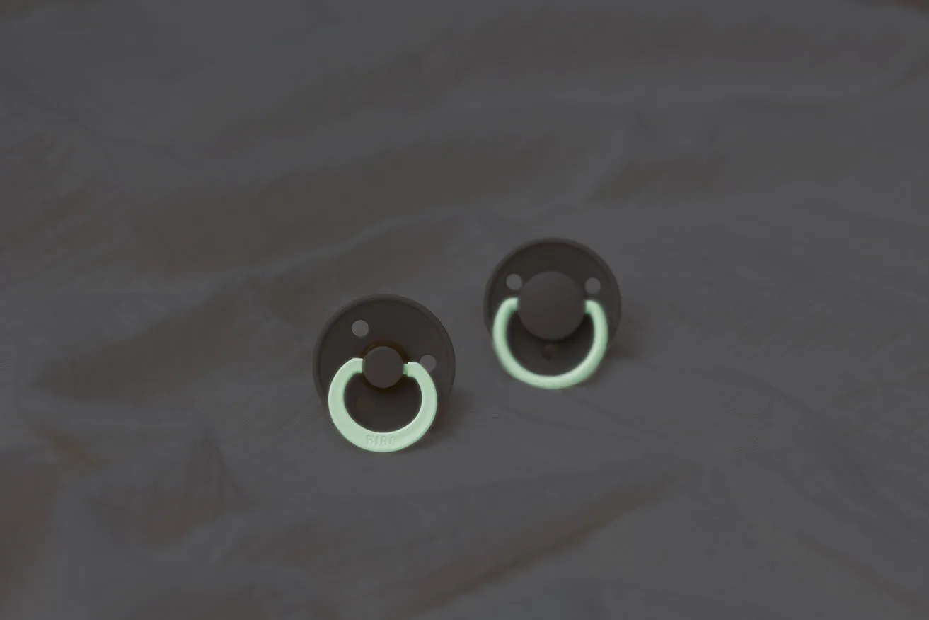 BIBS Pacifier Original COLOUR Latex 2 PK Vanilla Glow/Dark Oak Glow (Min. of 2 PK, multiples of 2 PK)