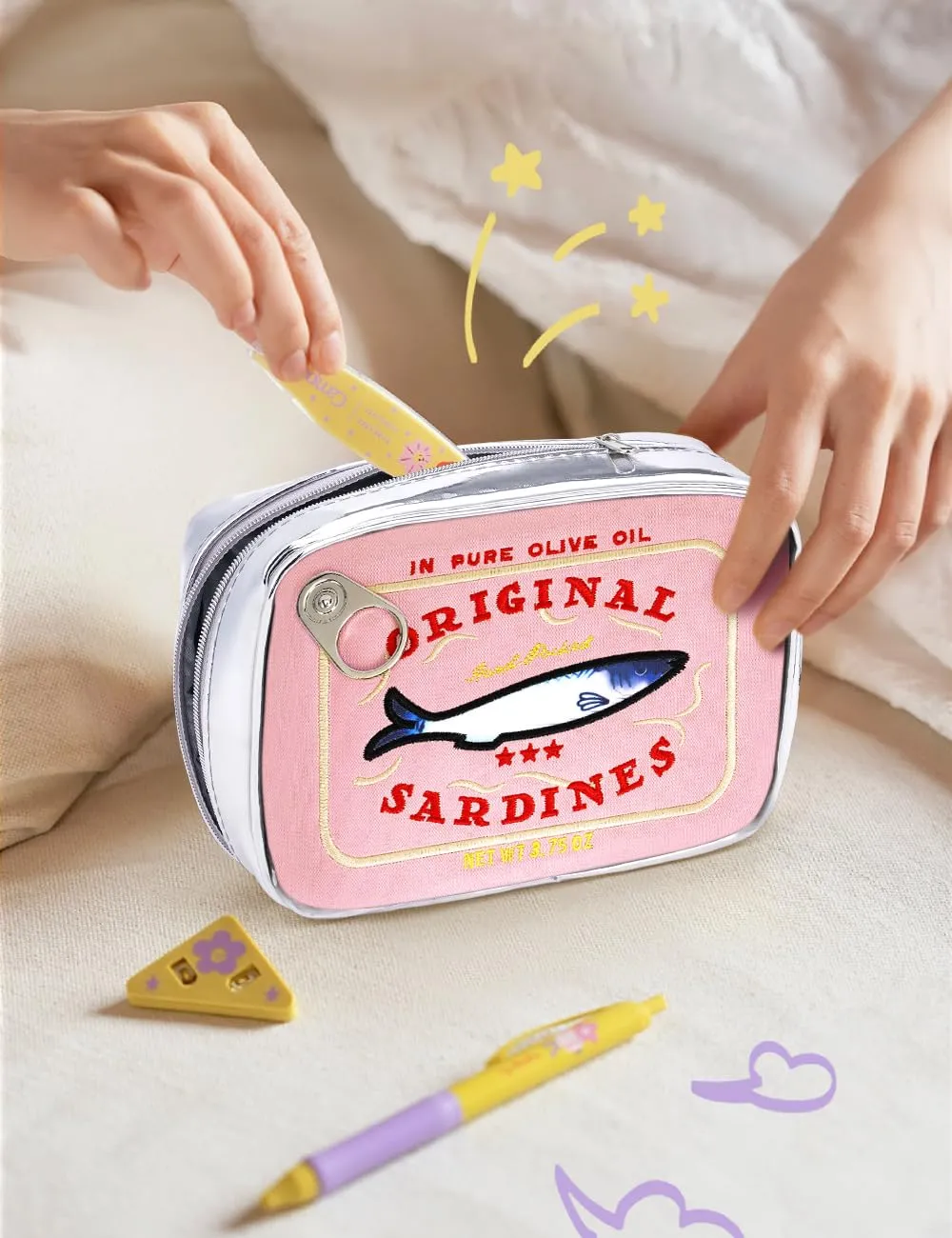 Cessfle Canned Sardines Makeup Bag, Funny Sardine Tin Fish Cosmetic Bag, Creative Cute Makeup Bag Kawaii Pencil Case Pouch, Coquette Make up Pouch for Women
