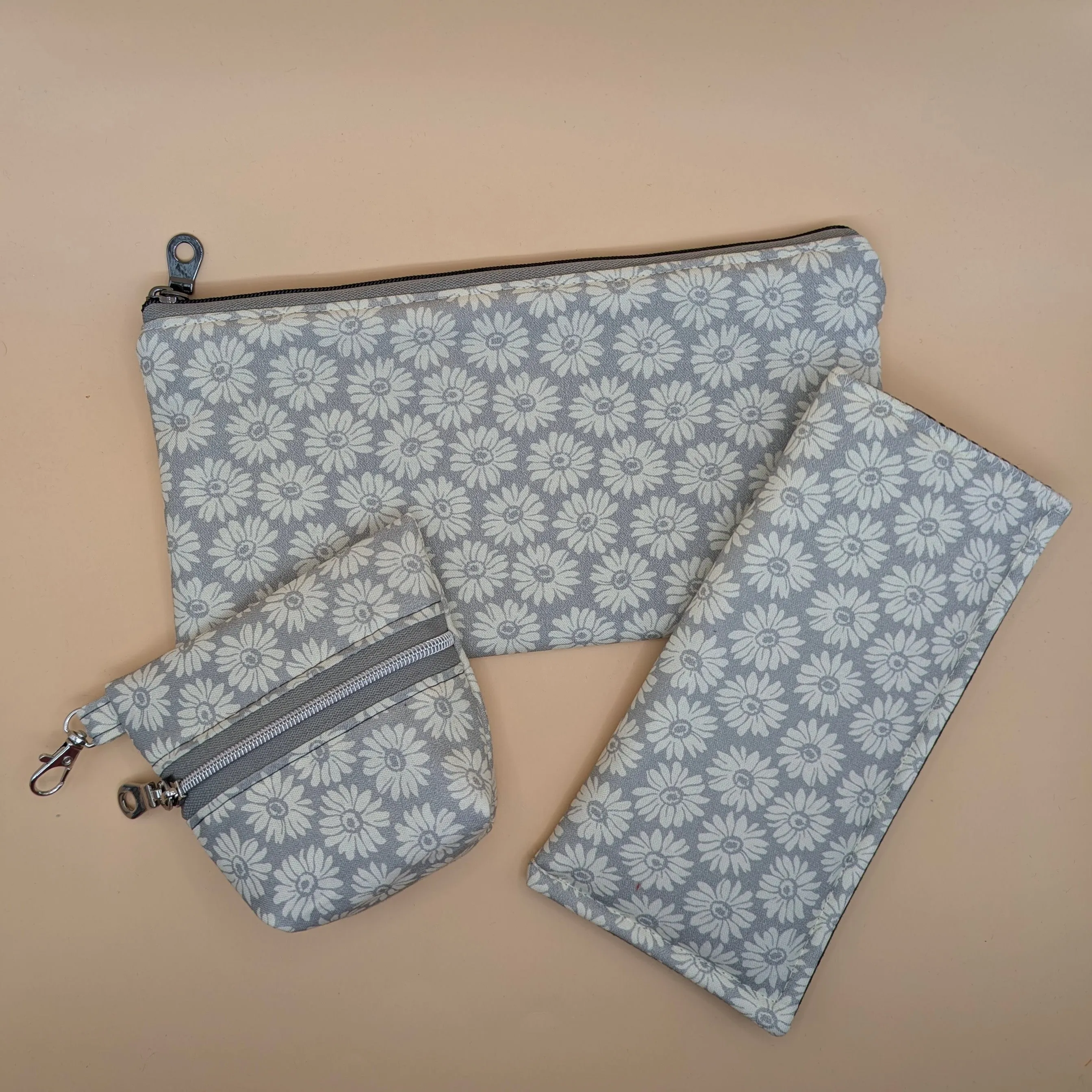 Grey Daisy Eyeglass holders