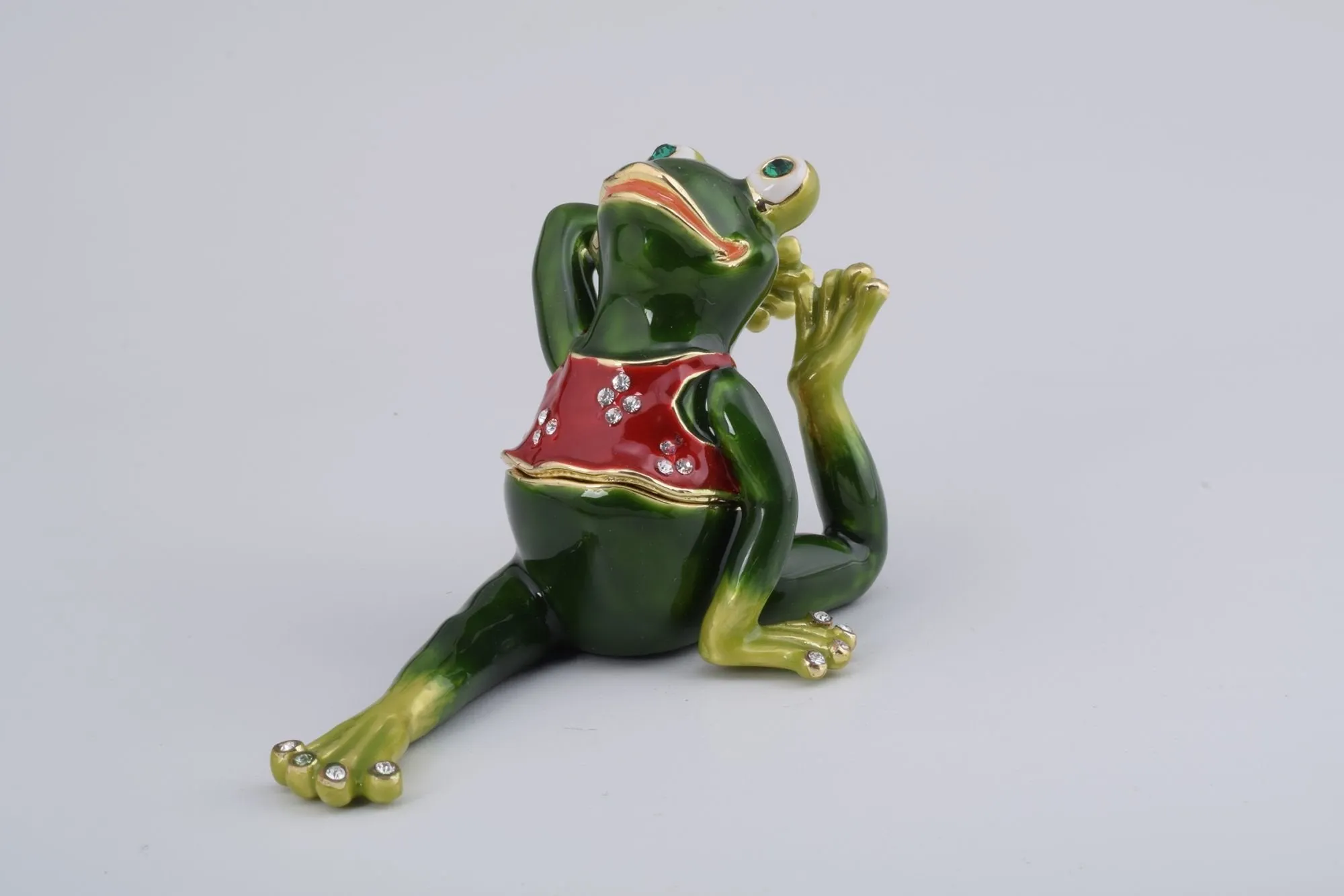 Gymnastic Frog with a Red Shirt