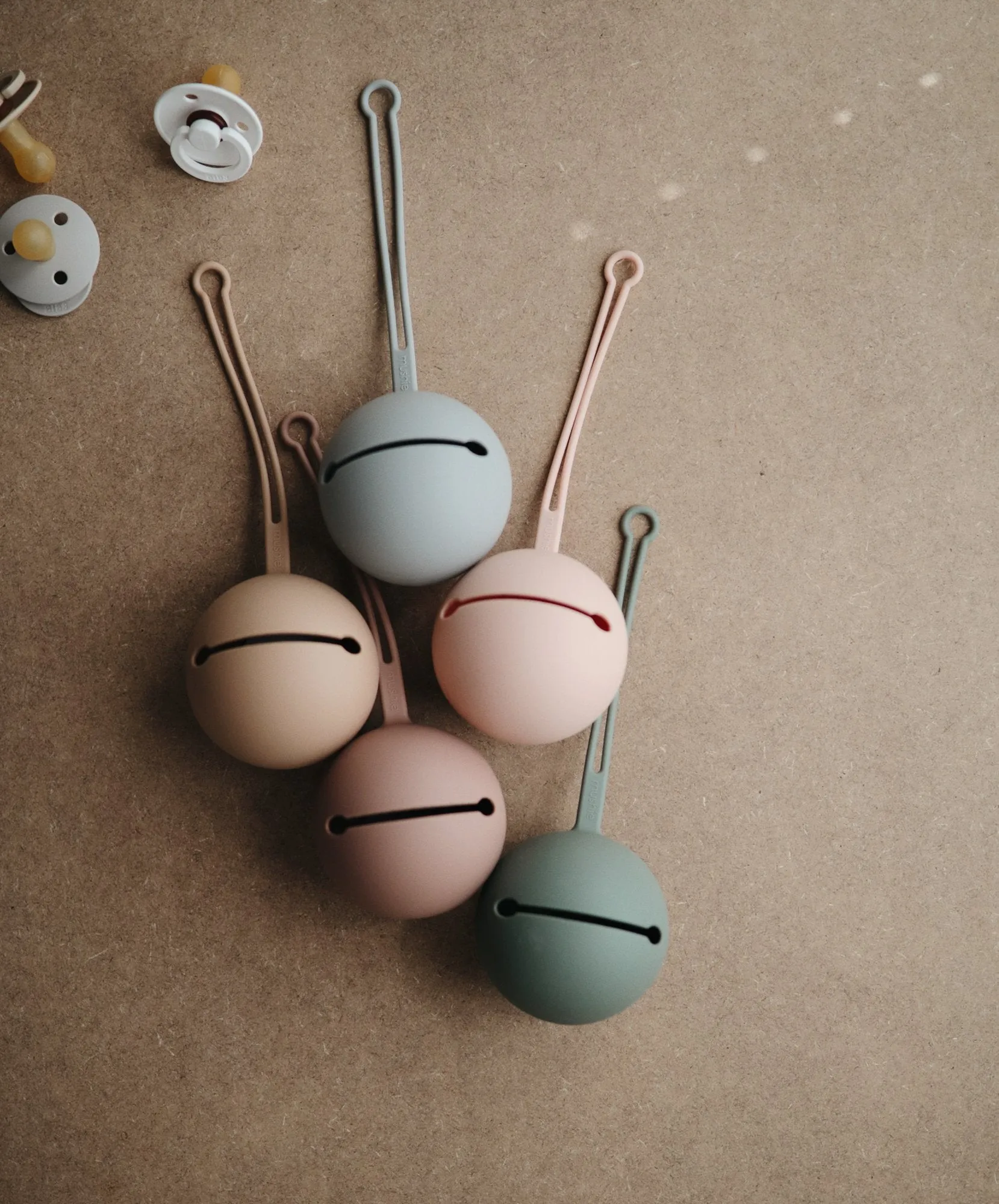 Mushie Pacifier Case (Pale Taupe)