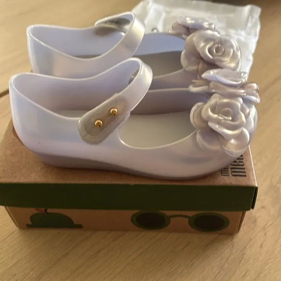 NIB Mini Melissa Miniflower in Pearl