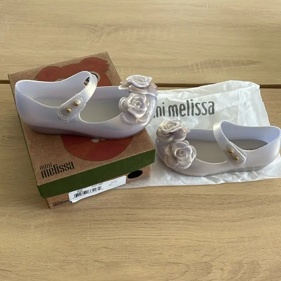 NIB Mini Melissa Miniflower in Pearl