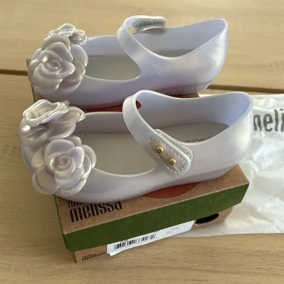 NIB Mini Melissa Miniflower in Pearl