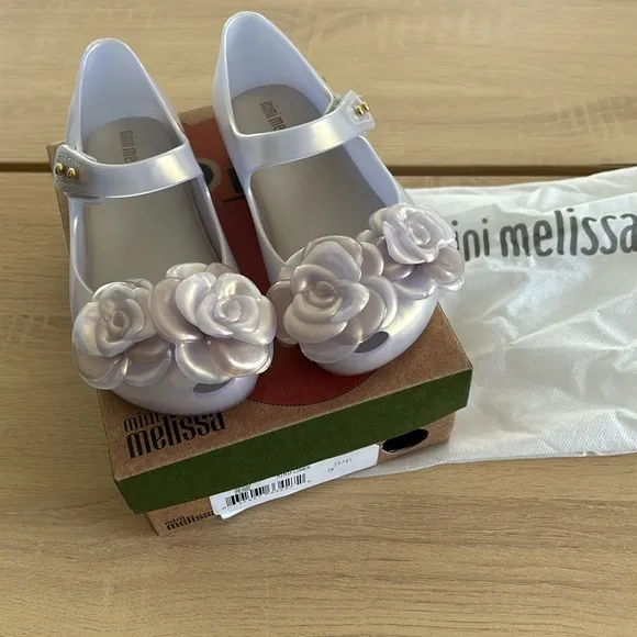NIB Mini Melissa Miniflower in Pearl