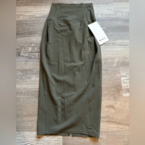 NWT Lululemon Nulu Slim Fit HR Skirt Sz. 2 Army Green