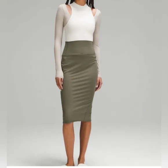 NWT Lululemon Nulu Slim Fit HR Skirt Sz. 2 Army Green