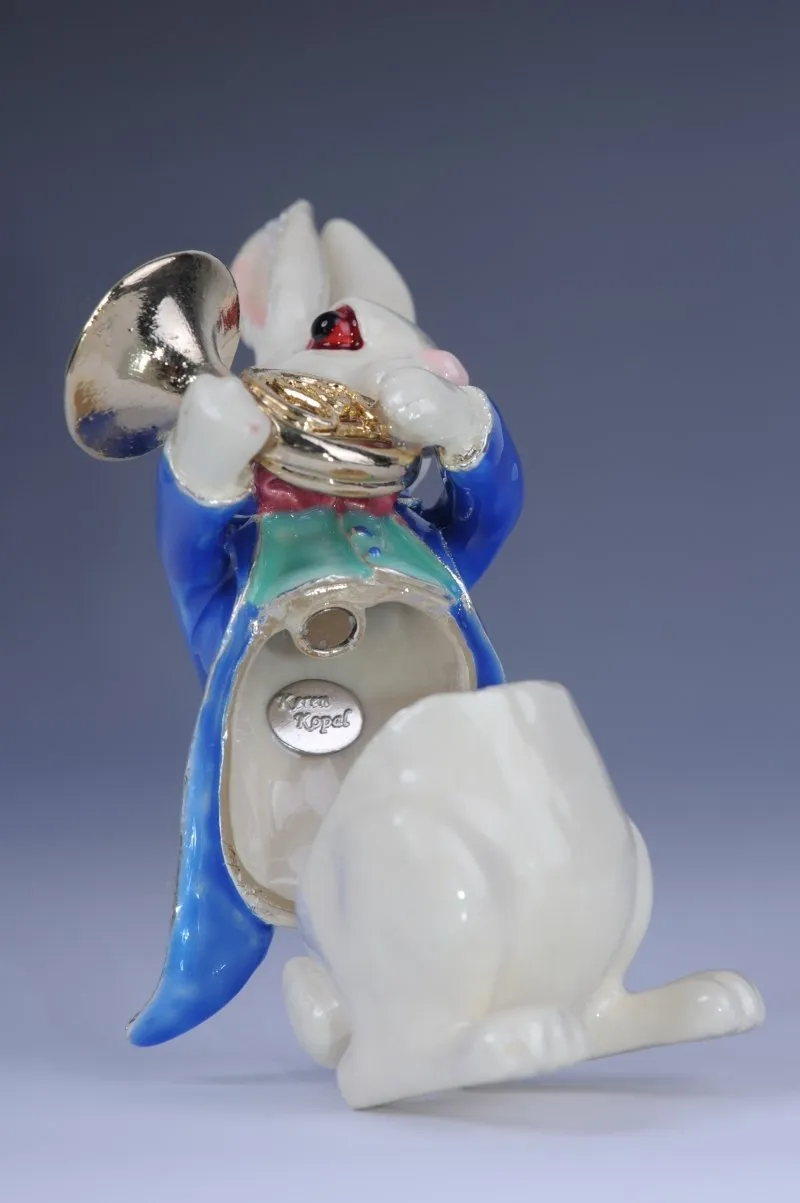 Rabbit playing the Horn